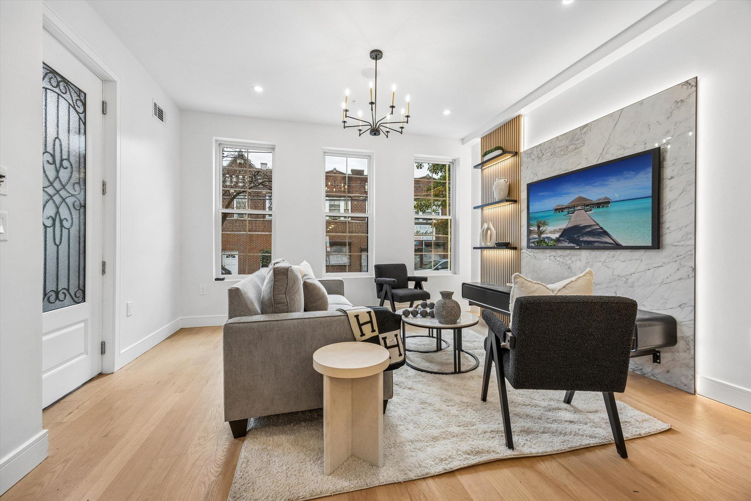 1123 SUMMIT AVE Unit: 1