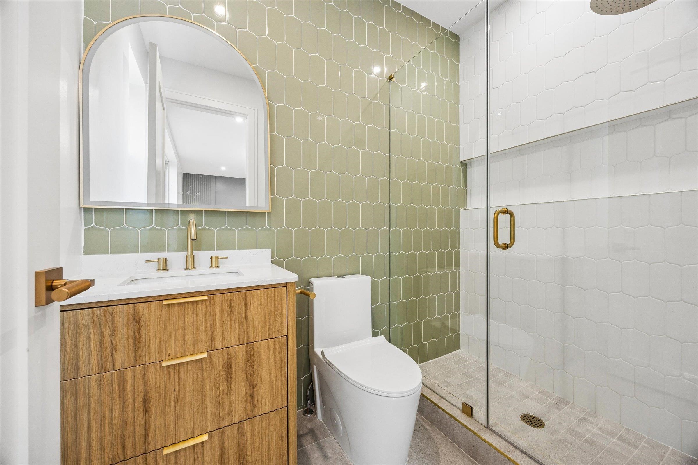 1123 SUMMIT AVE Unit: 3