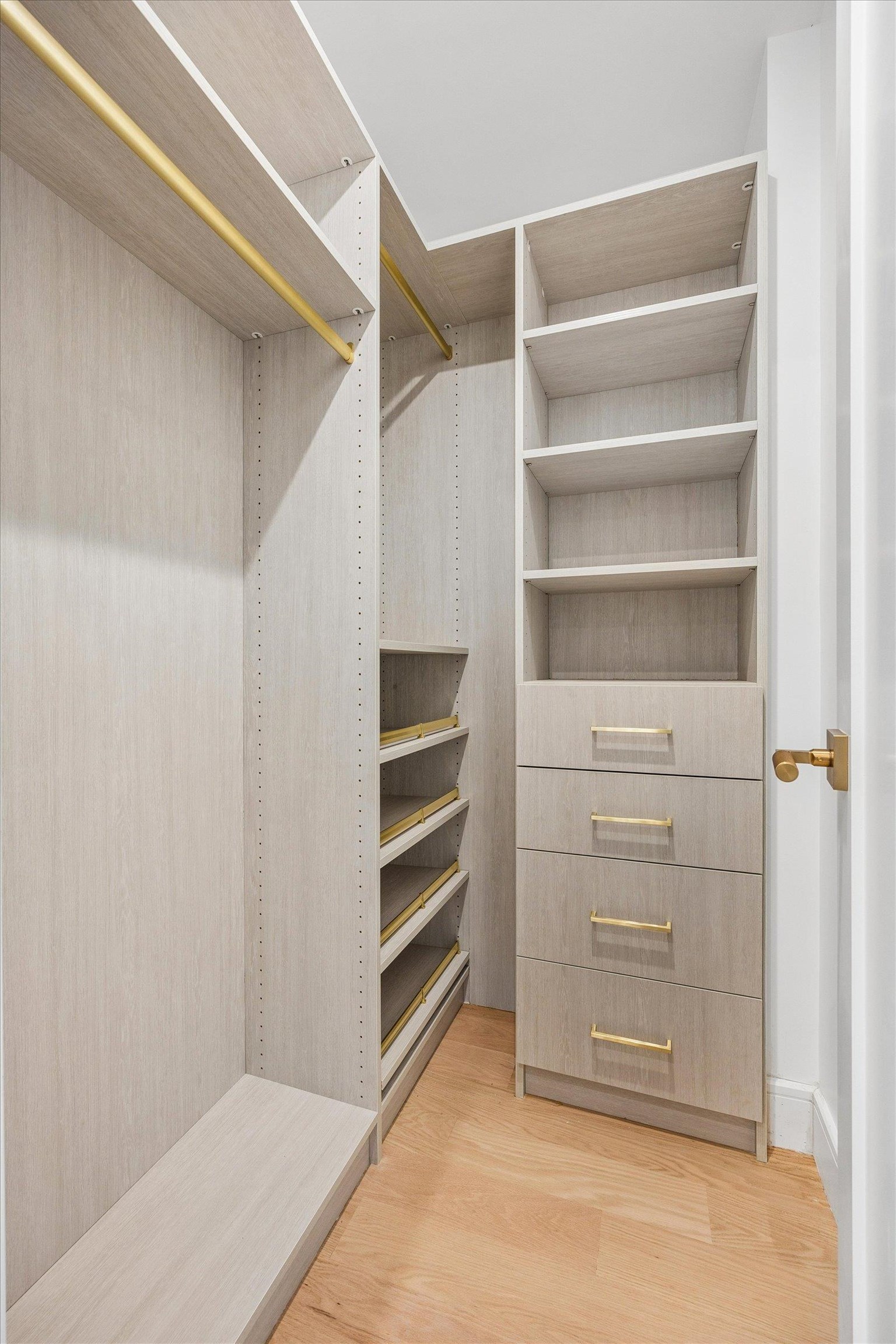 1123 SUMMIT AVE Unit: 3
