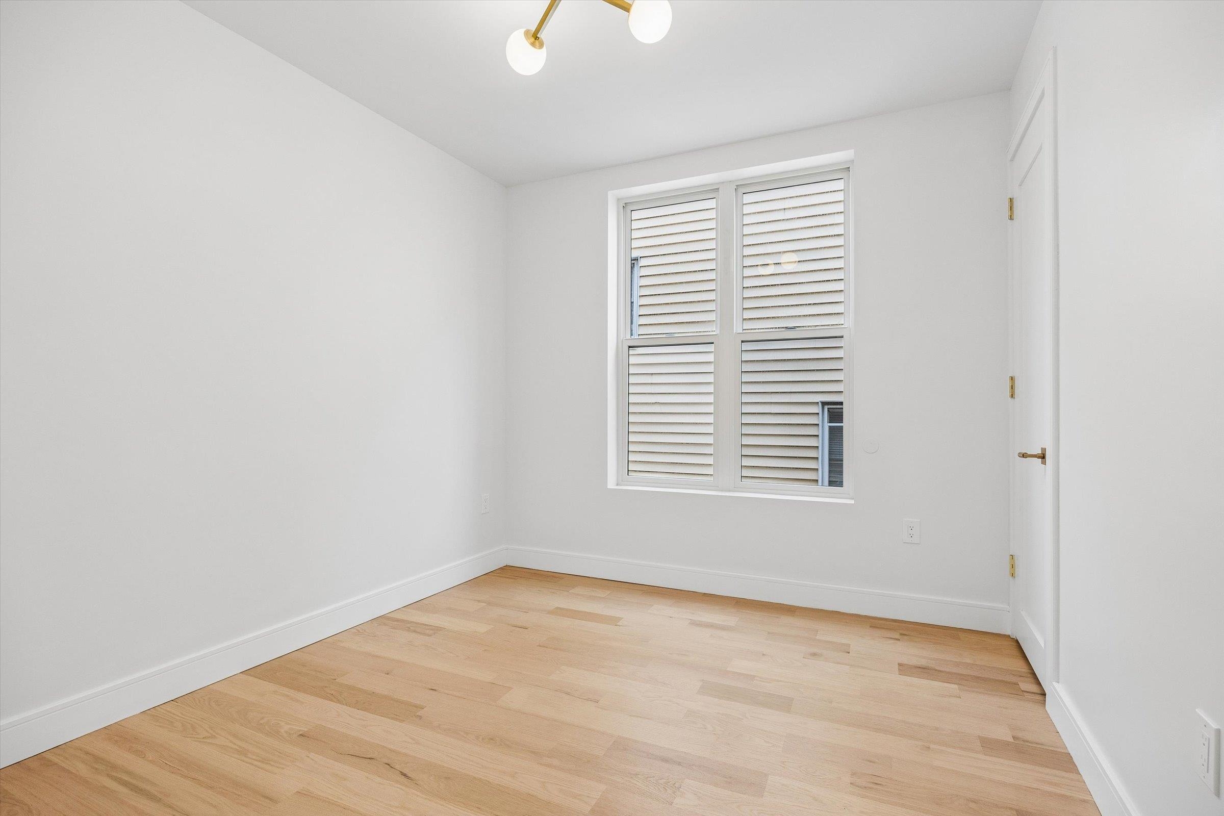 1123 SUMMIT AVE Unit: 3