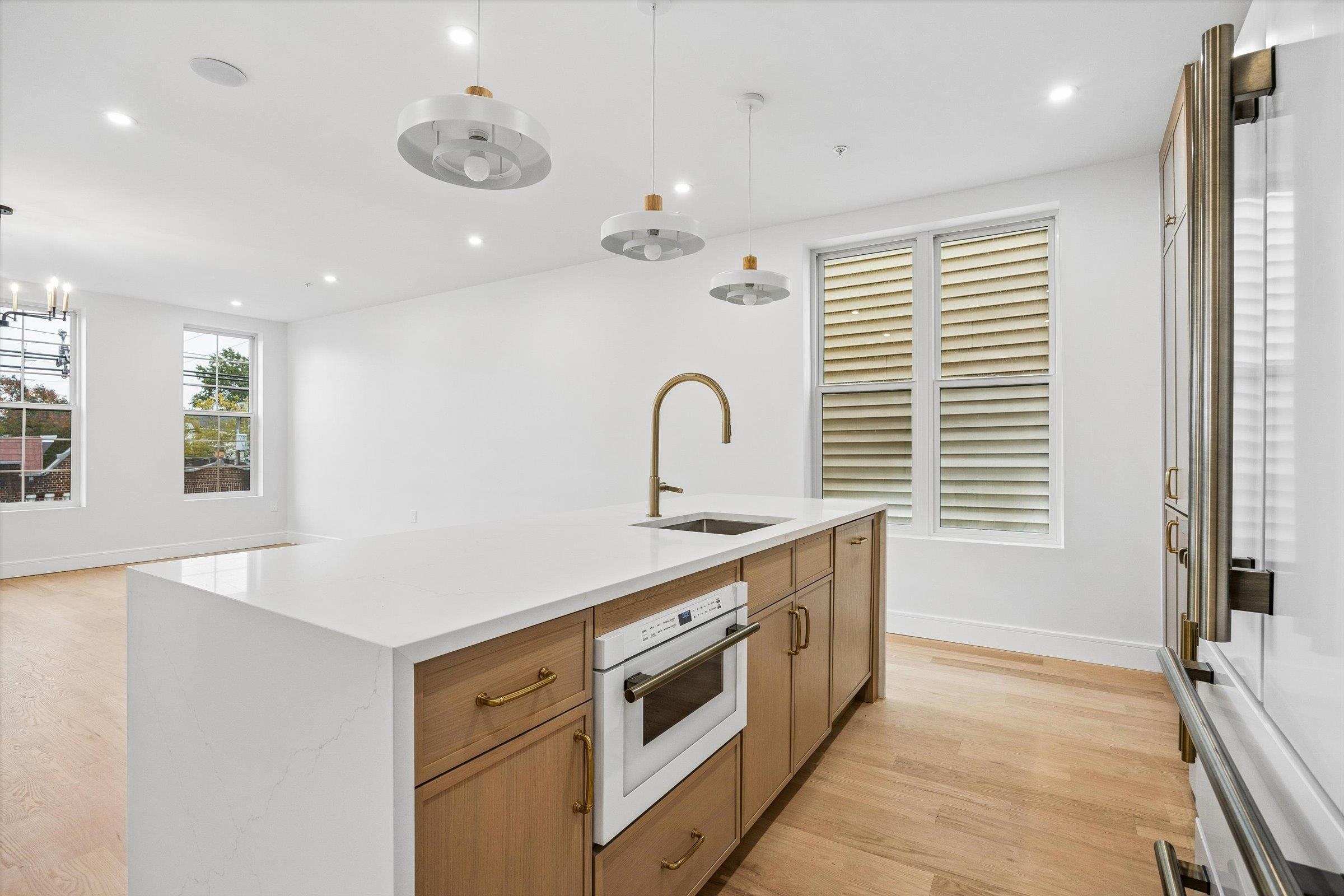 1123 SUMMIT AVE Unit: 3