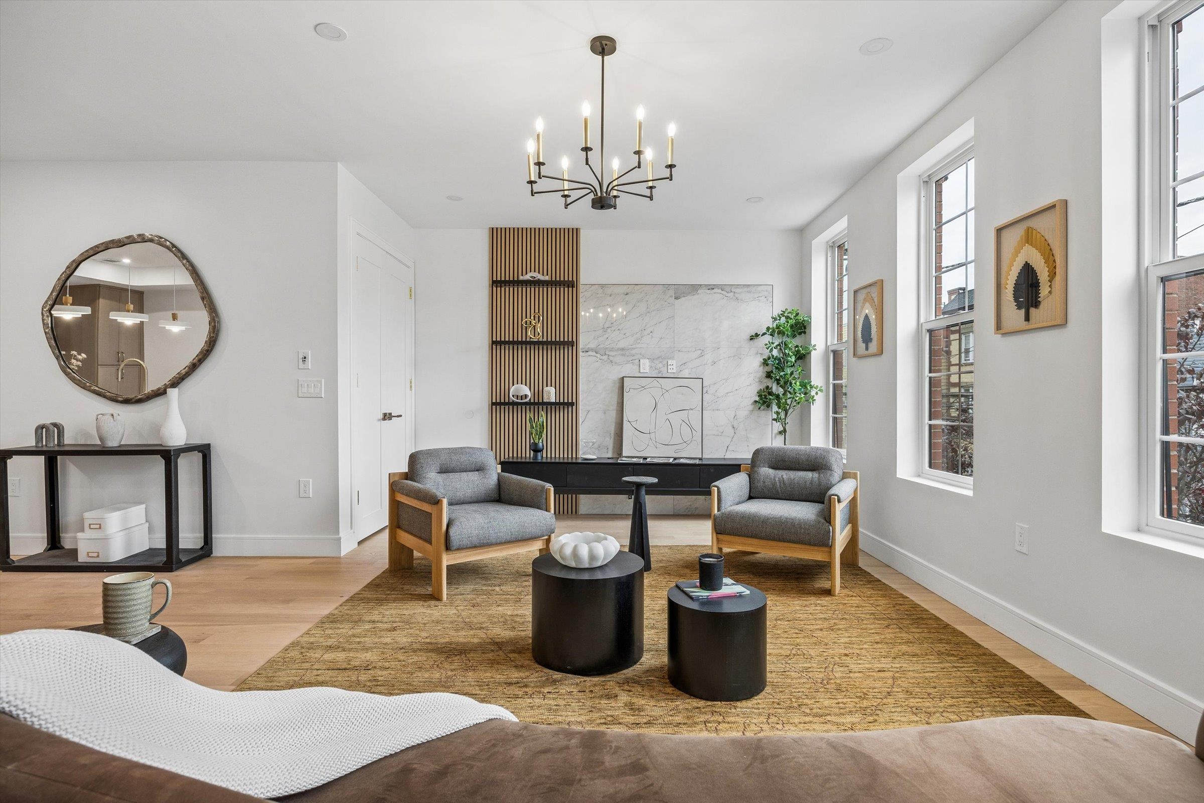 1123 SUMMIT AVE Unit: 3