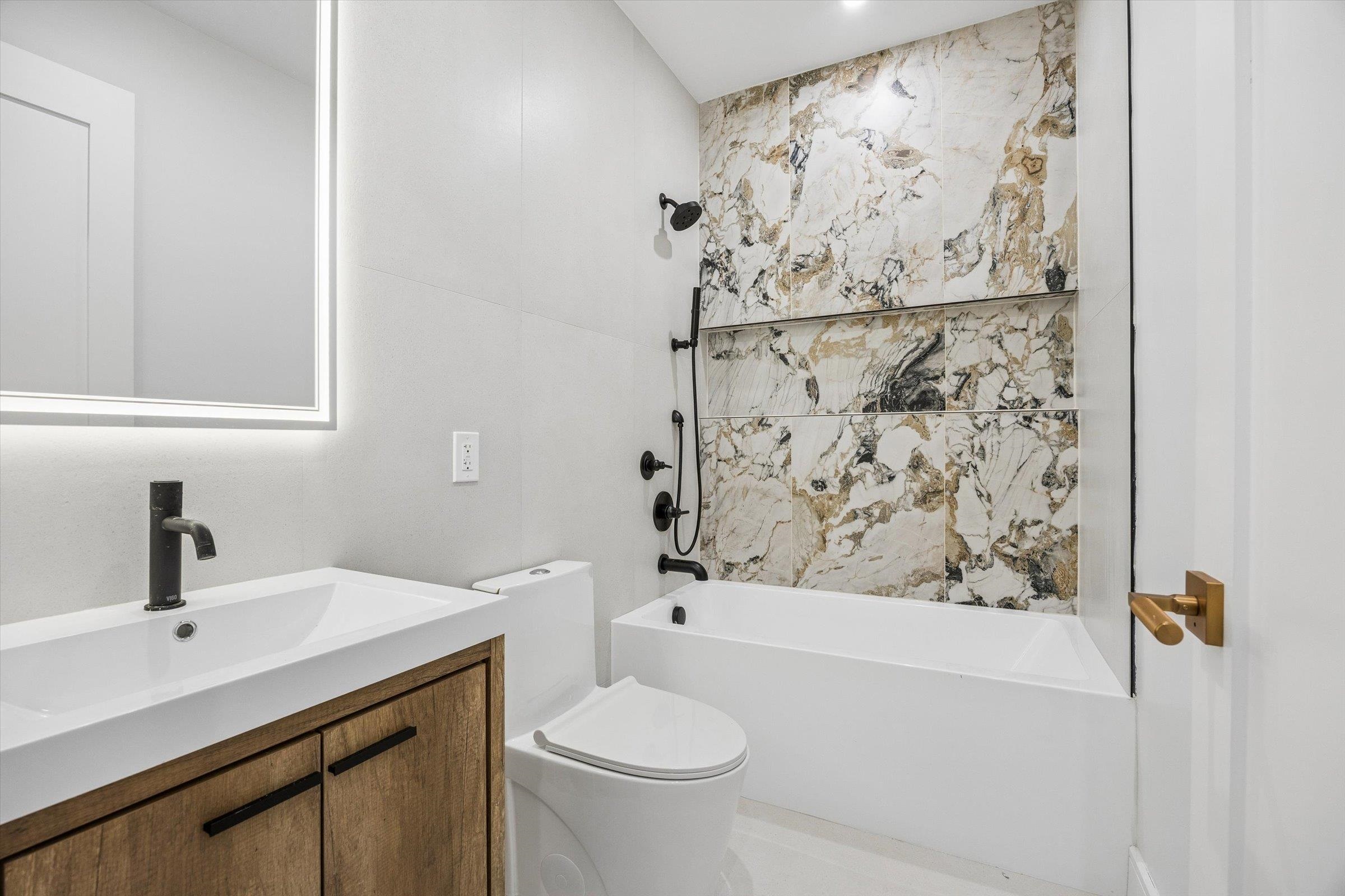 1123 SUMMIT AVE Unit: 3