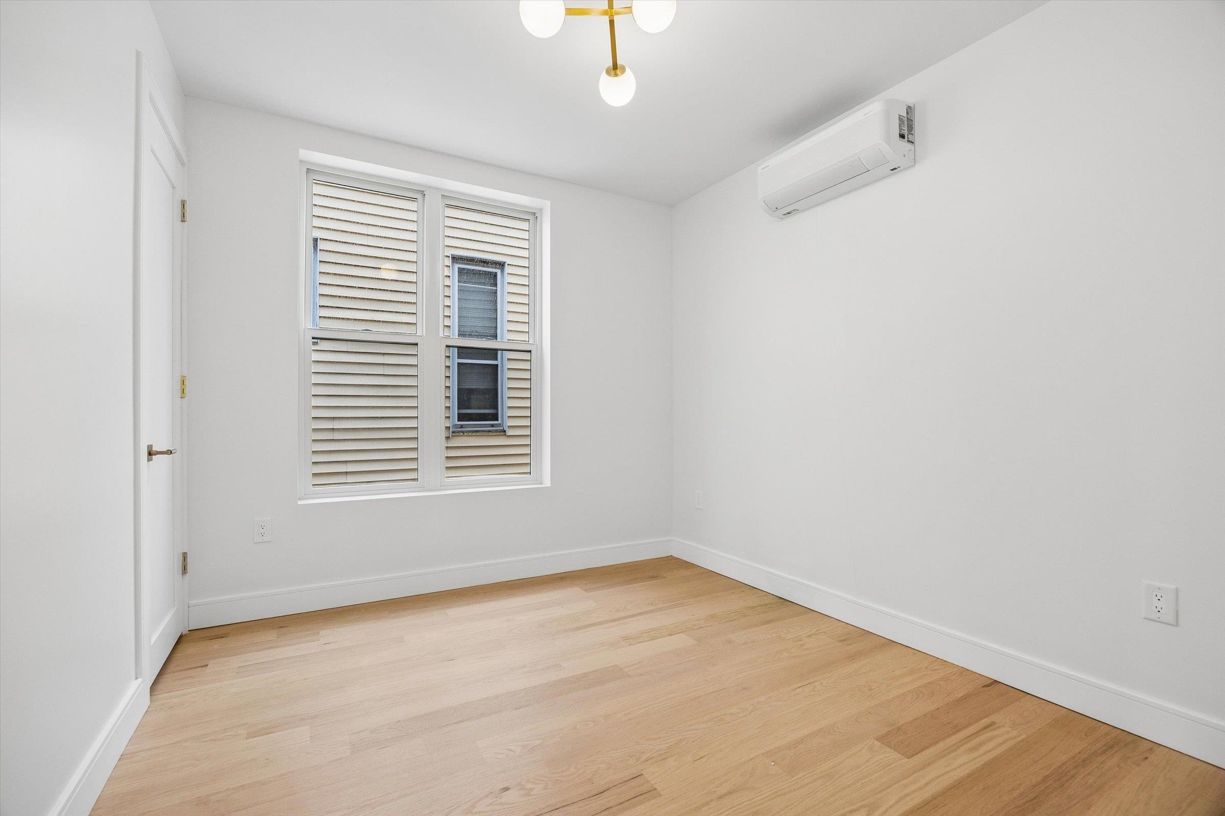 1123 SUMMIT AVE Unit: 3