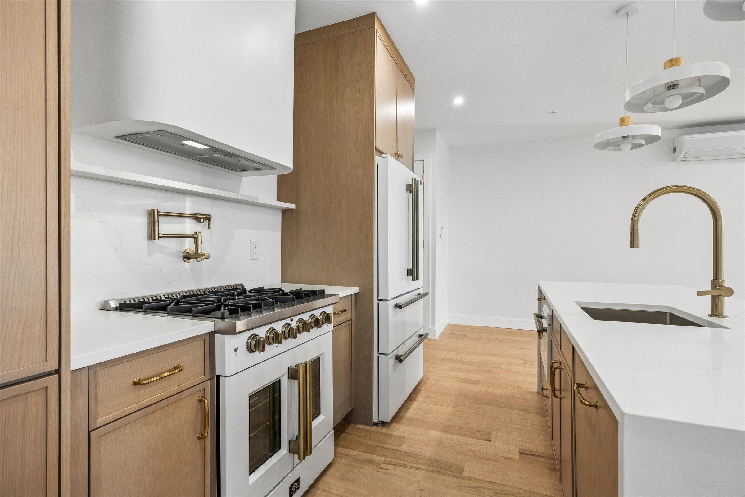 1123 SUMMIT AVE Unit: 3