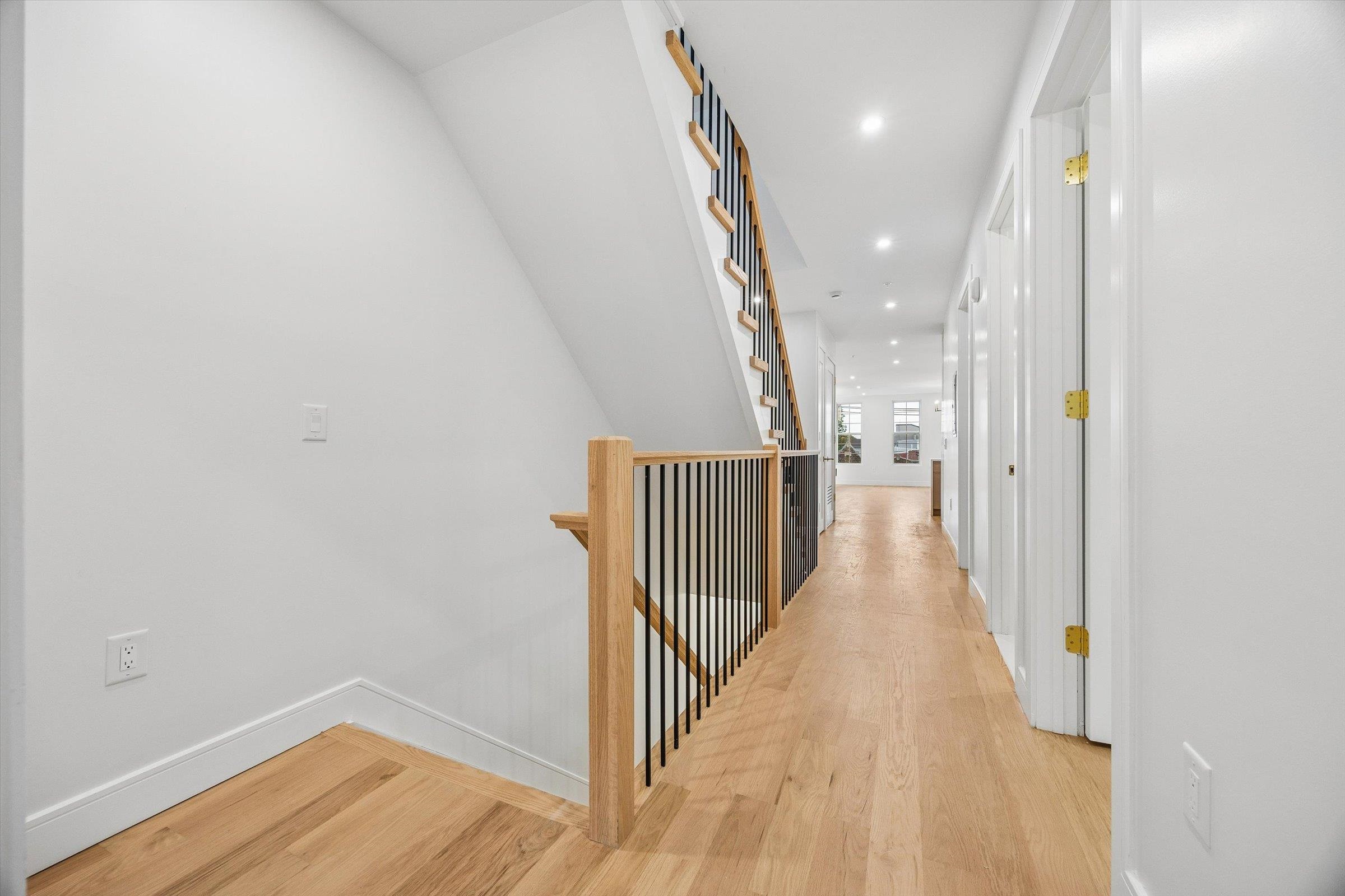 1123 SUMMIT AVE Unit: 3