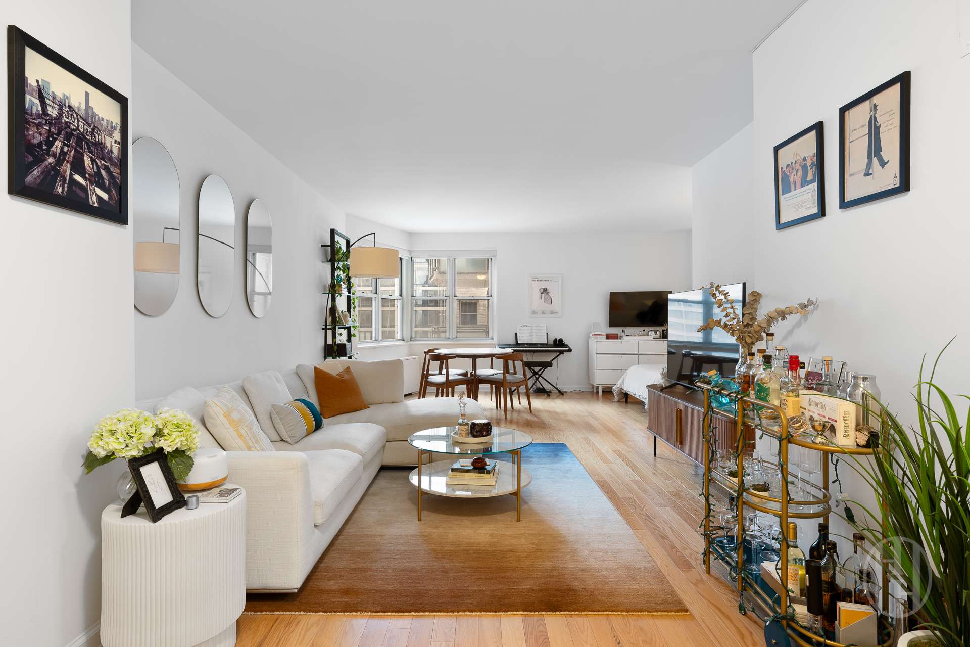 300 E 40th Street 11L