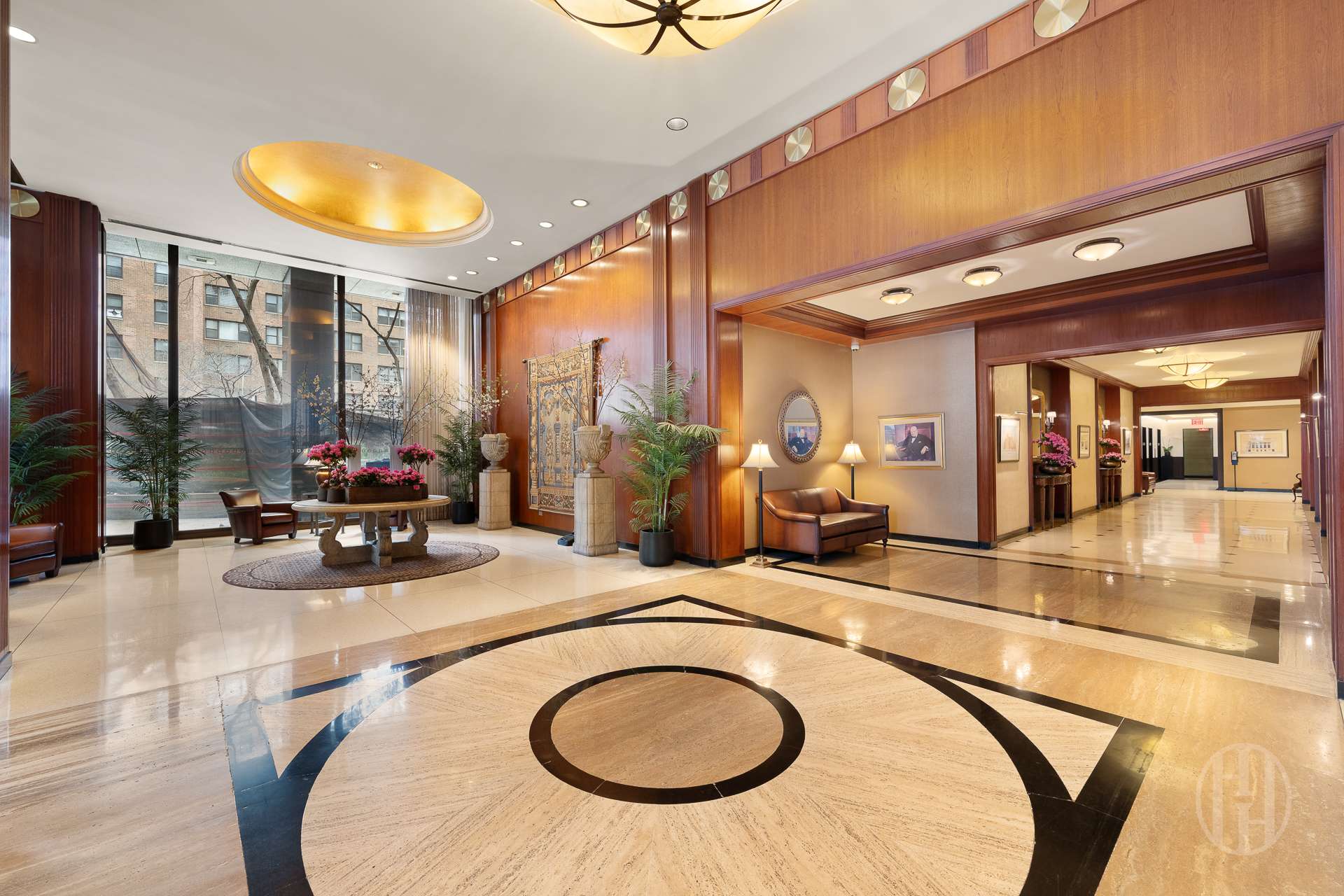 300 E 40th Street 11L