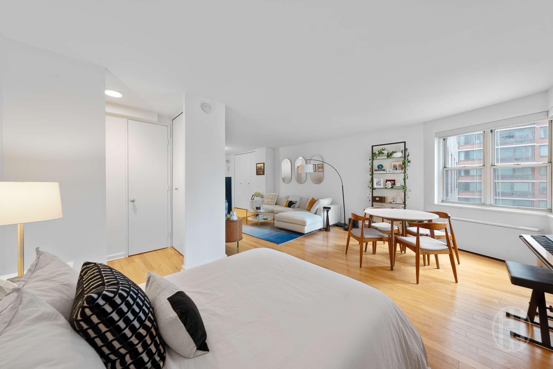 300 E 40th Street 11L