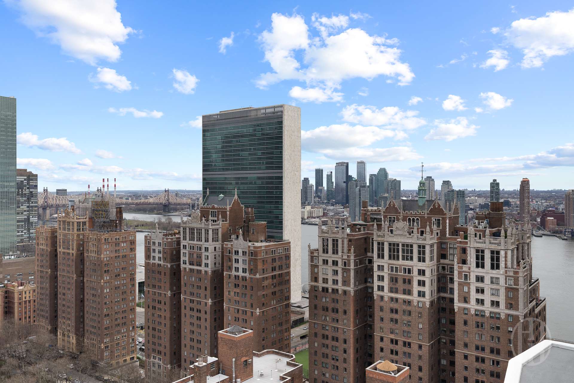 300 E 40th Street 11L