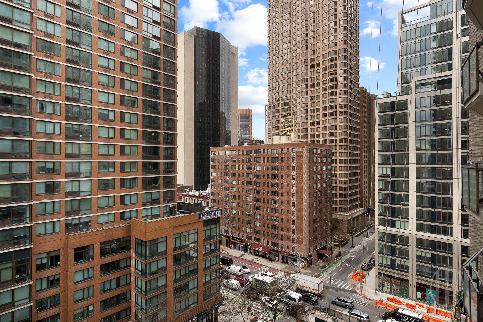 300 E 40th Street 11L