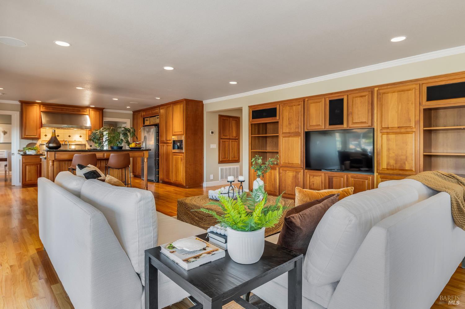 16 Fontana Ct