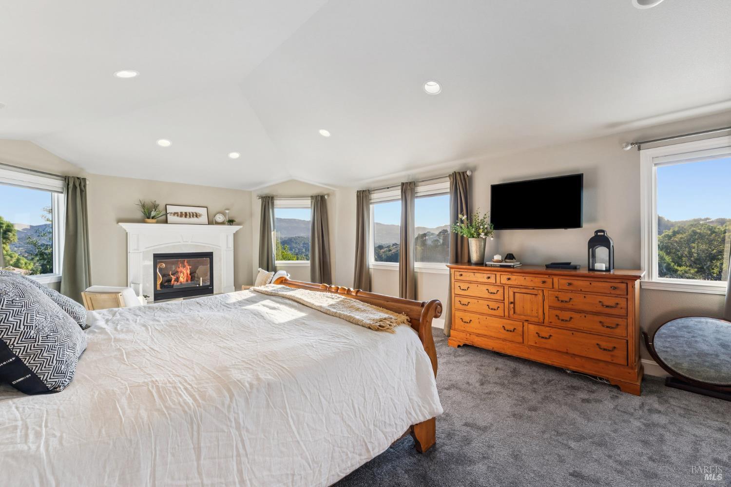 16 Fontana Ct