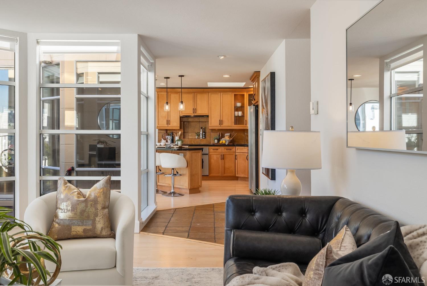 1940 Stockton St #303