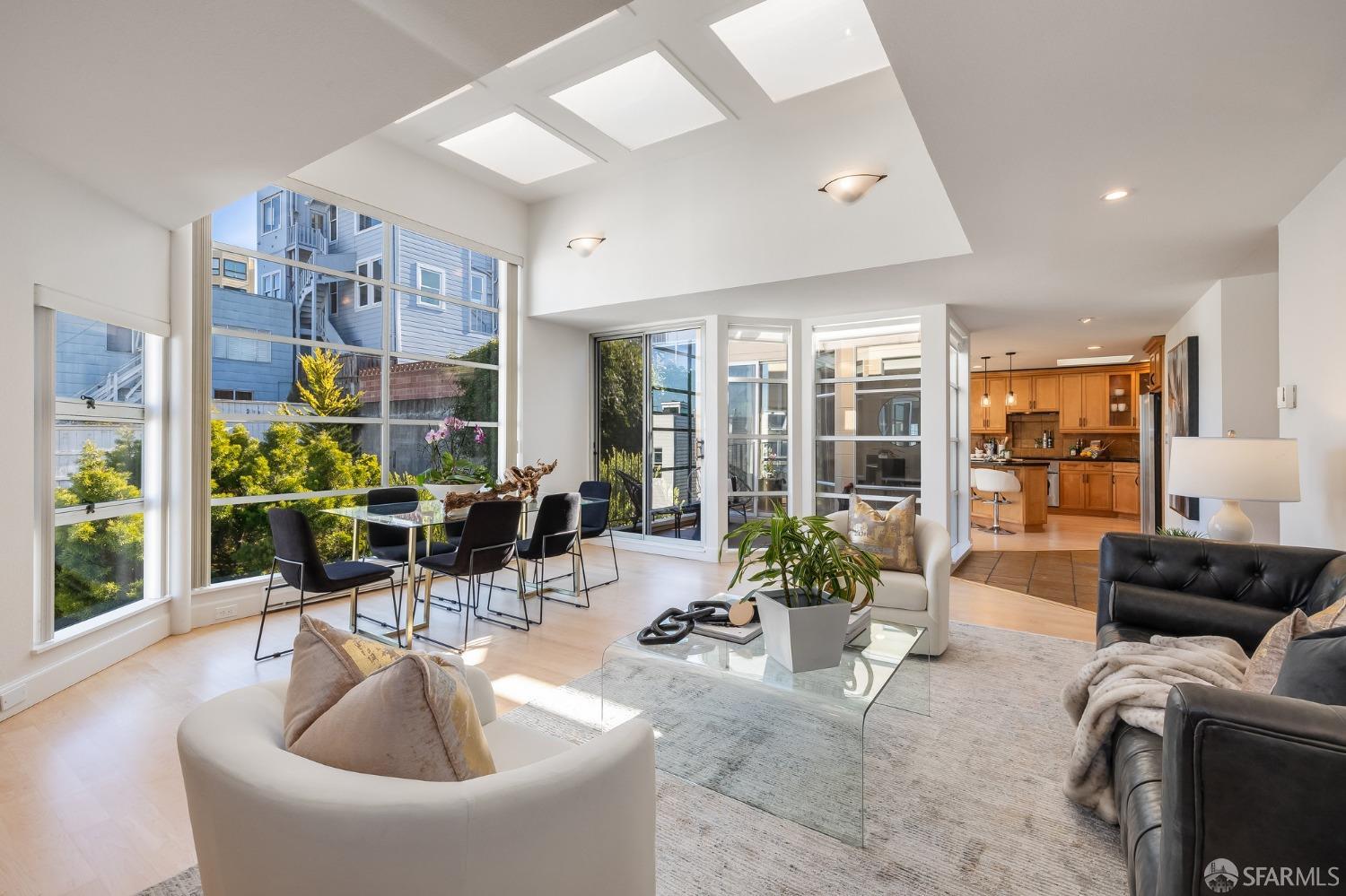 1940 Stockton St #303