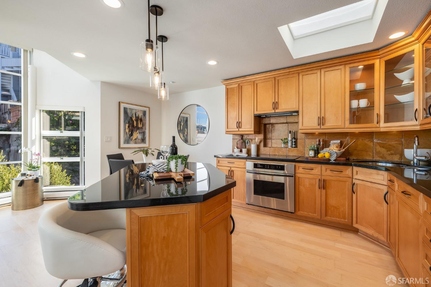 1940 Stockton St #303