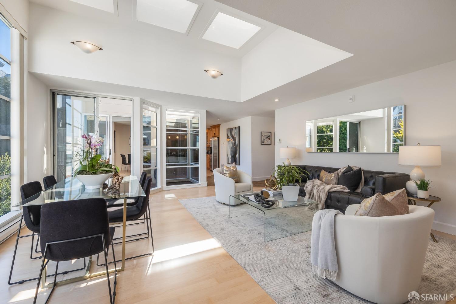 1940 Stockton St #303