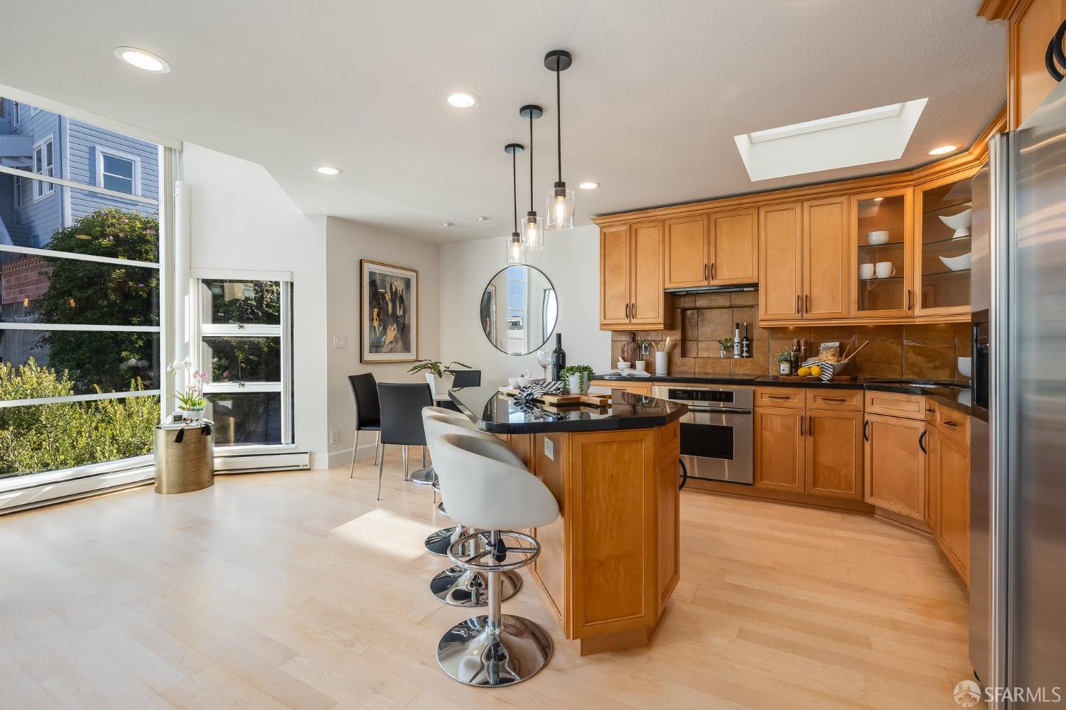 1940 Stockton St #303