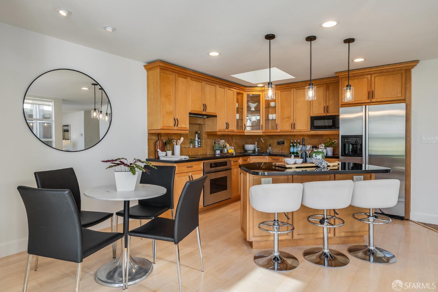 1940 Stockton St #303