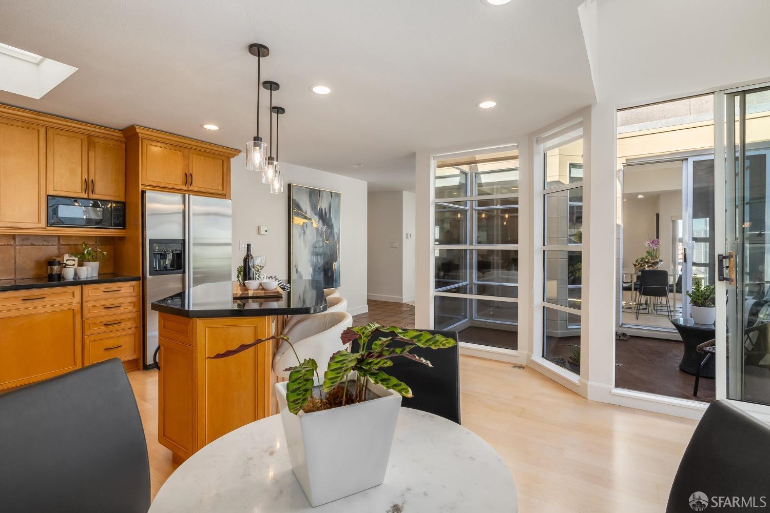 1940 Stockton St #303