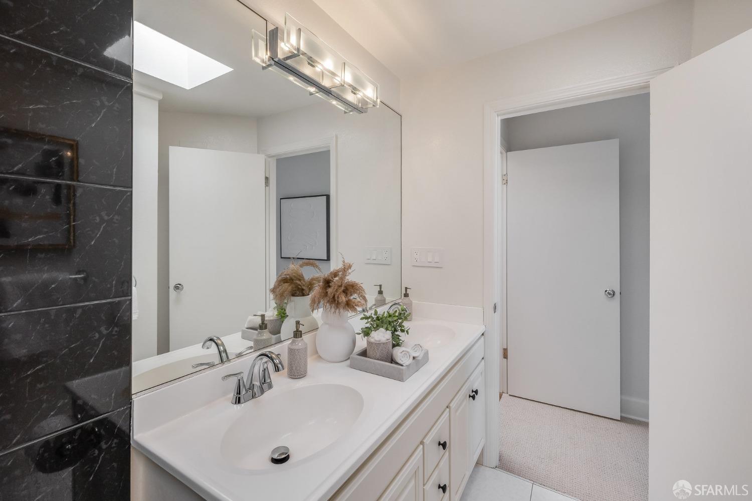 1940 Stockton St #303