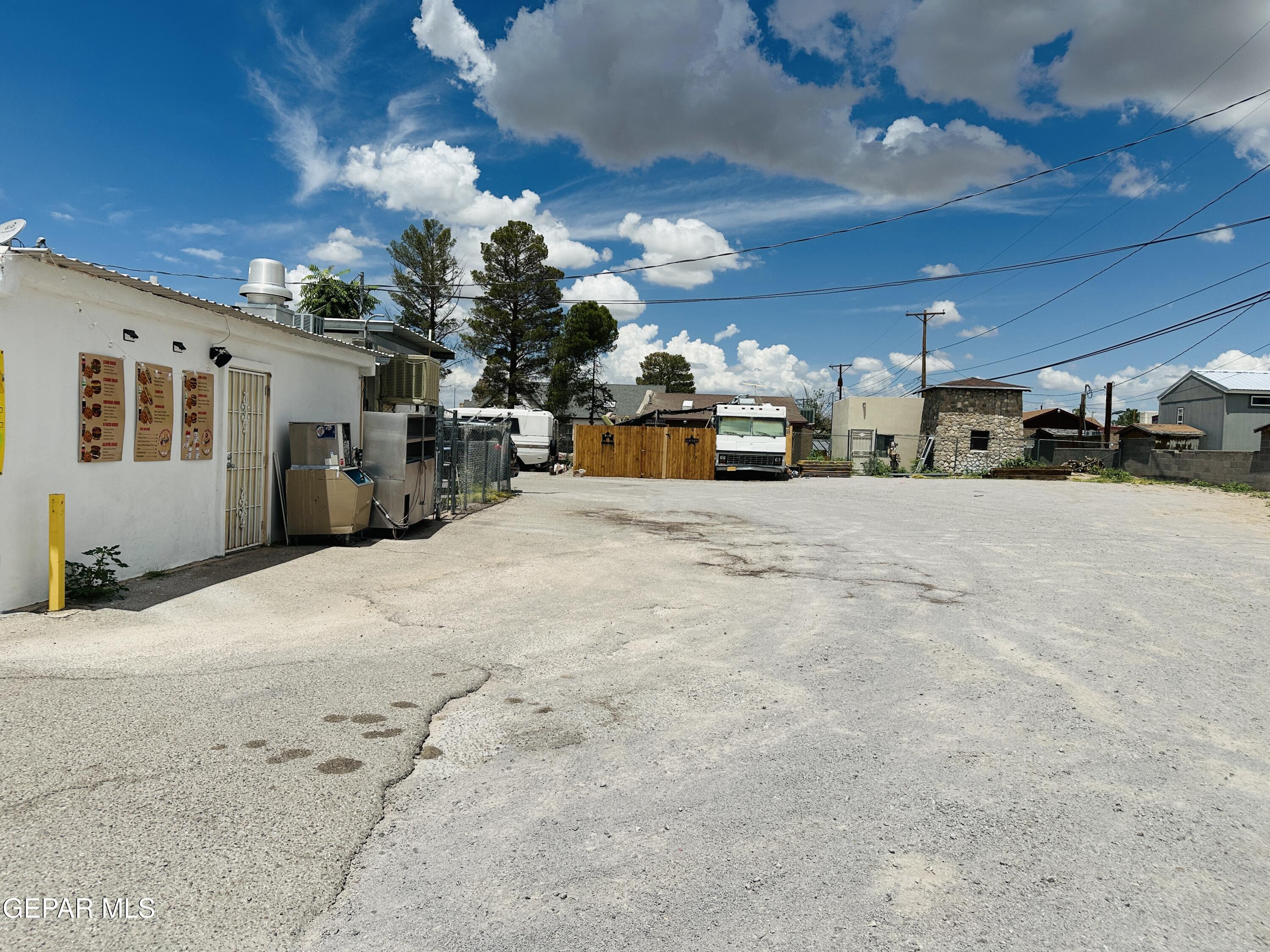 825 S South Main St. Street