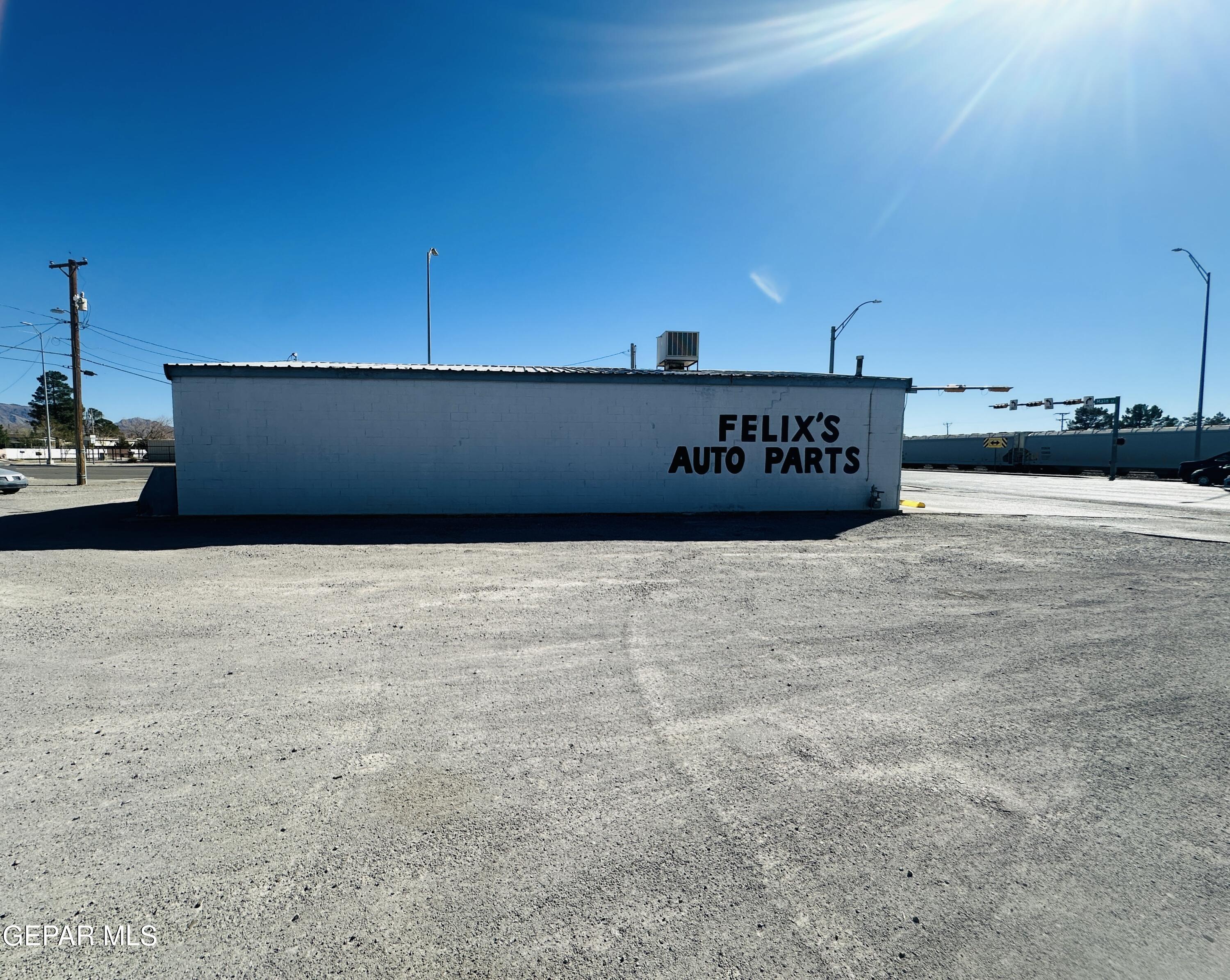 841 S Main & 124 Wildcat Dr. Street