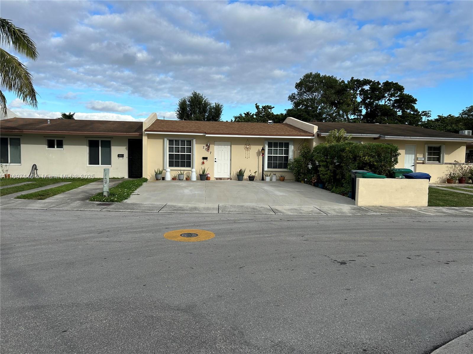 2207 SW 100th Ct