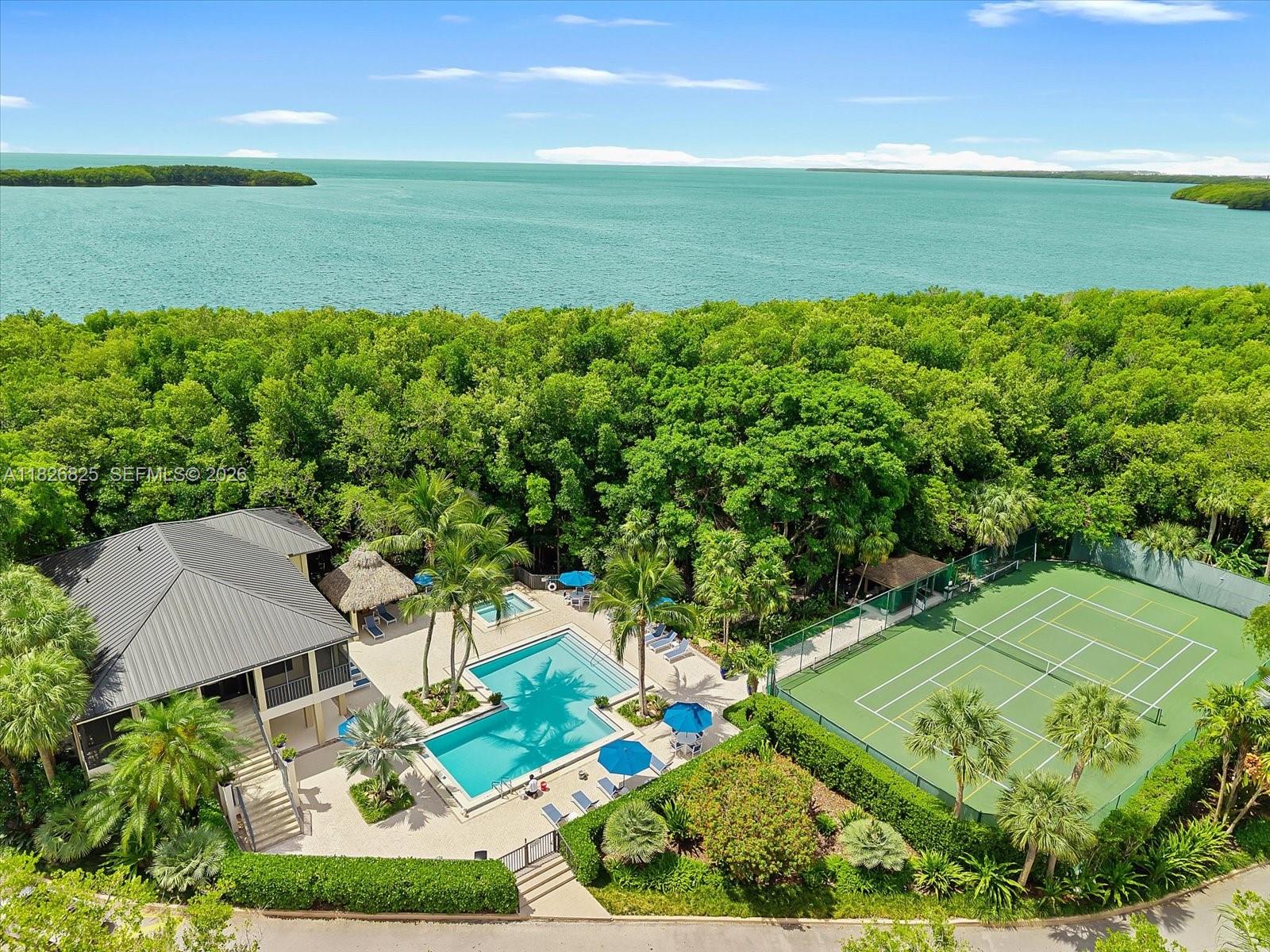 5843 Paradise Point Dr
