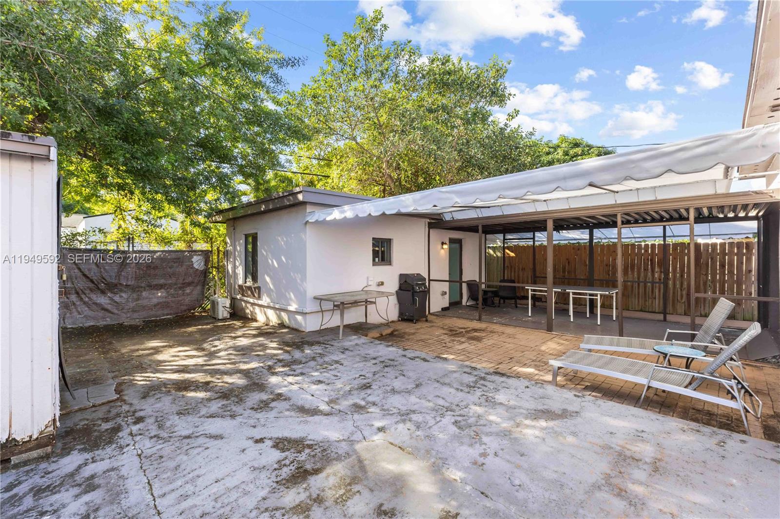 818 NW 47th St