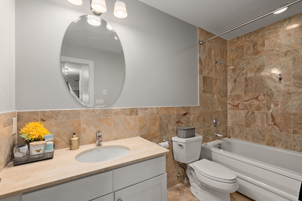 312-320 West 3rd Street # 301