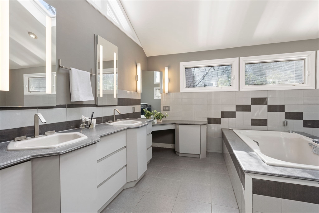 11 Trailside Rd