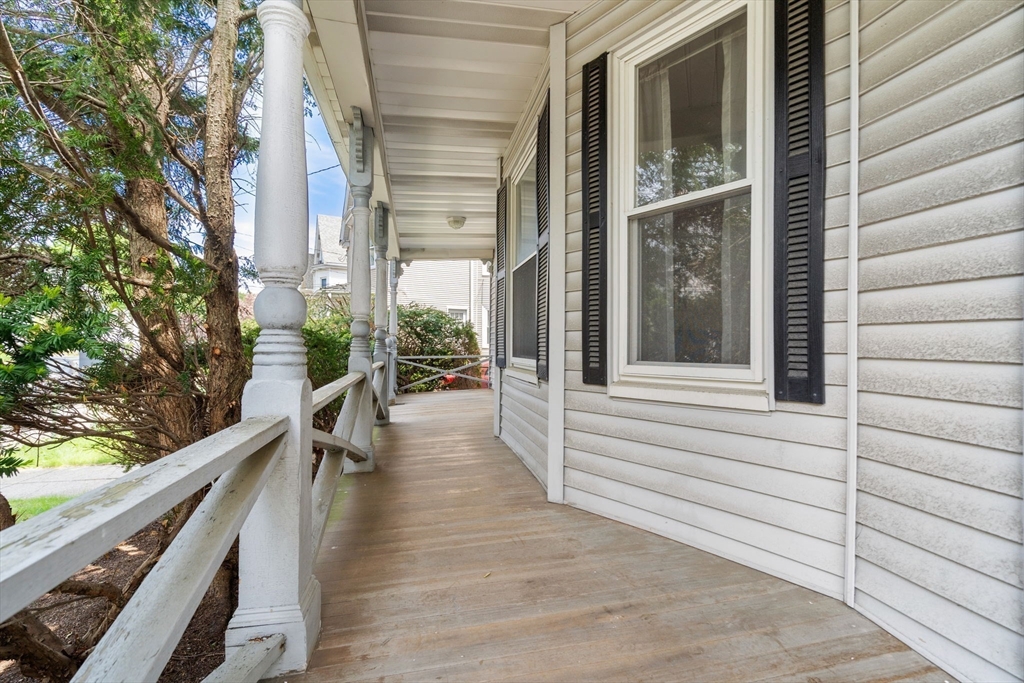 21 Oak Square Ave
