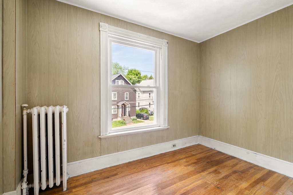 21 Oak Square Ave