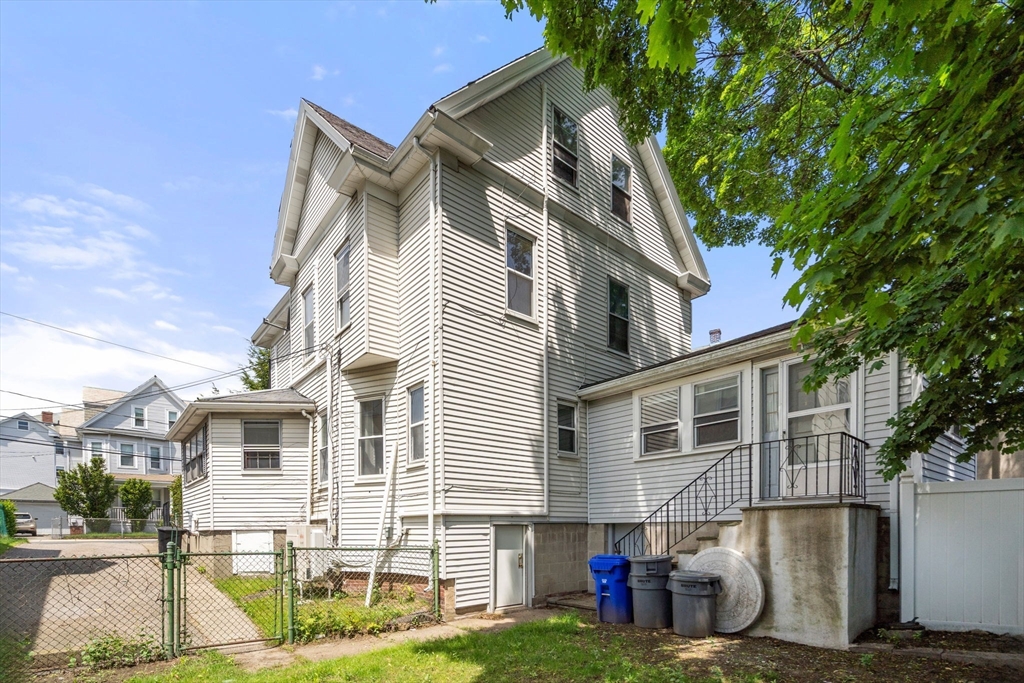 21 Oak Square Ave