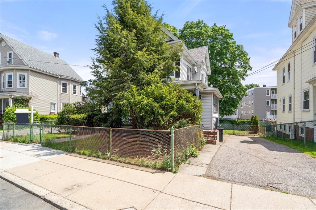 21 Oak Square Ave