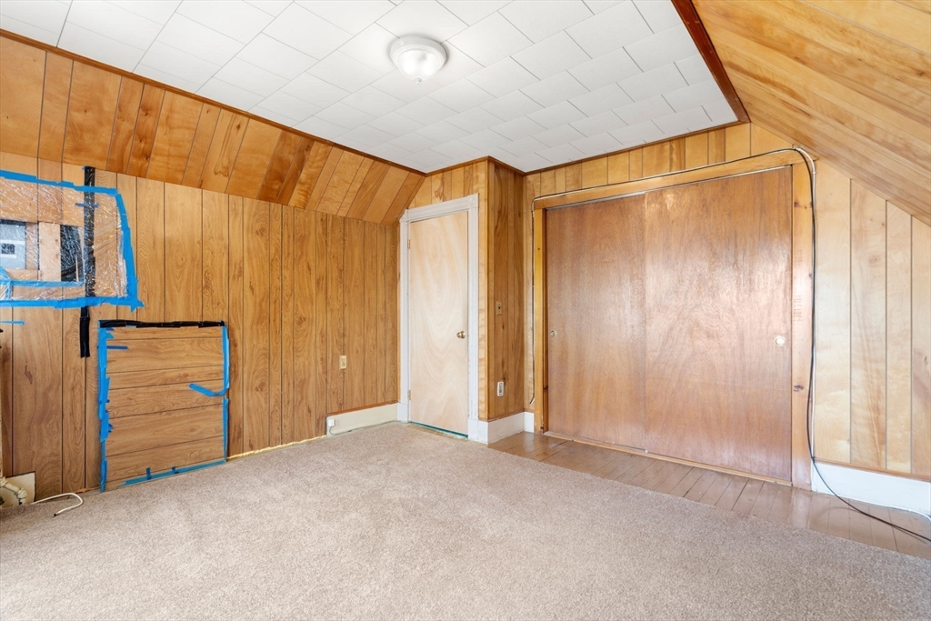 21 Oak Square Ave