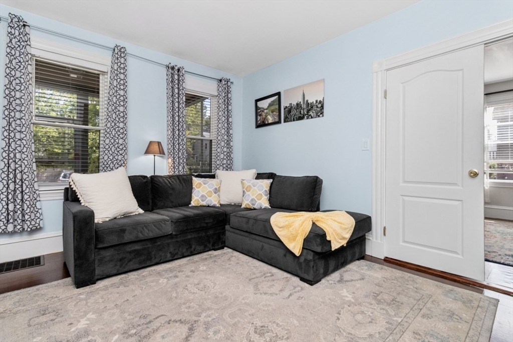 20-22 Cedar St # 3, Norwood Unit: 3