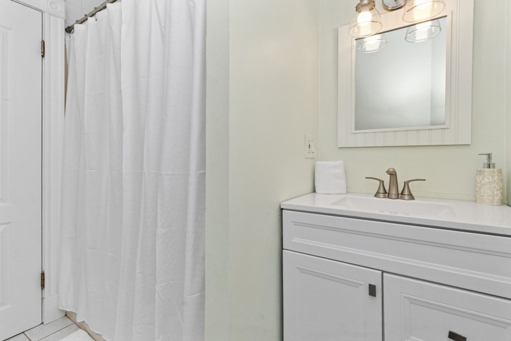 20-22 Cedar St # 3, Norwood Unit: 3