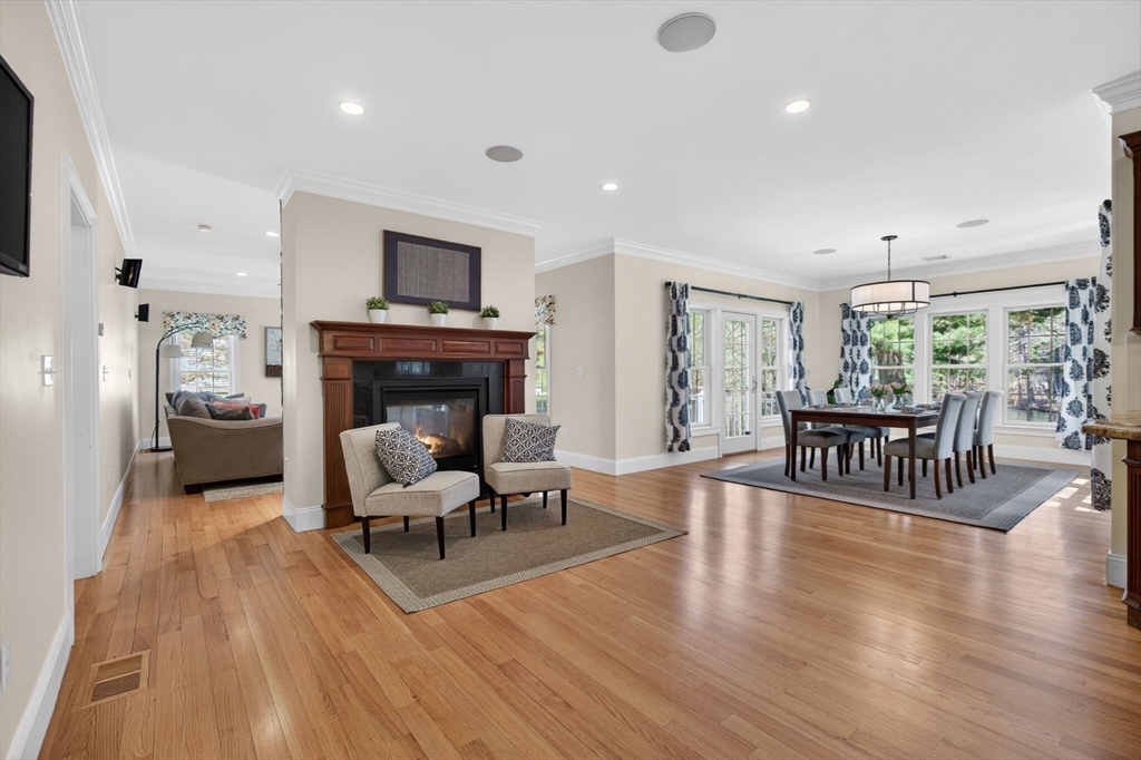 8 Fosters Pond Rd