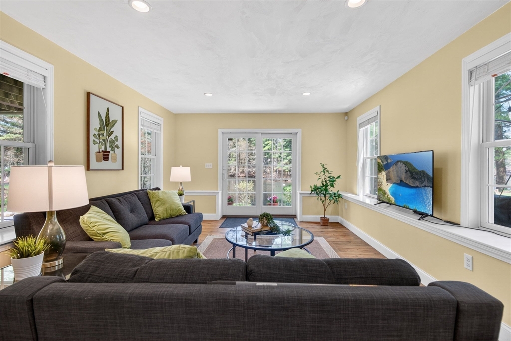 8 Fosters Pond Rd