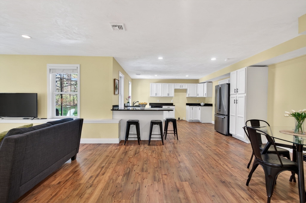 8 Fosters Pond Rd