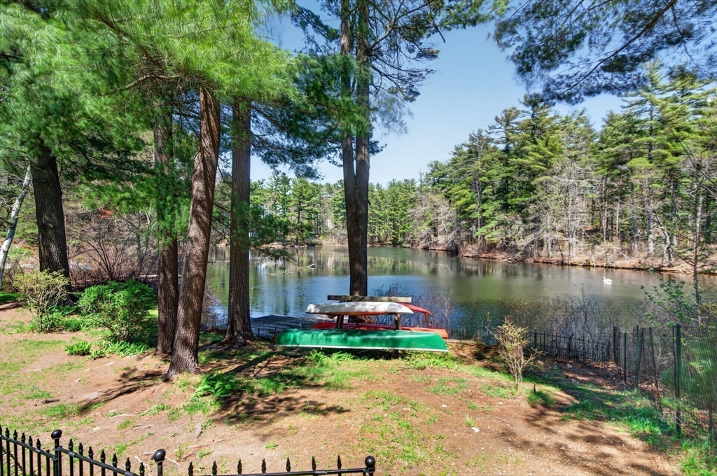 8 Fosters Pond Rd