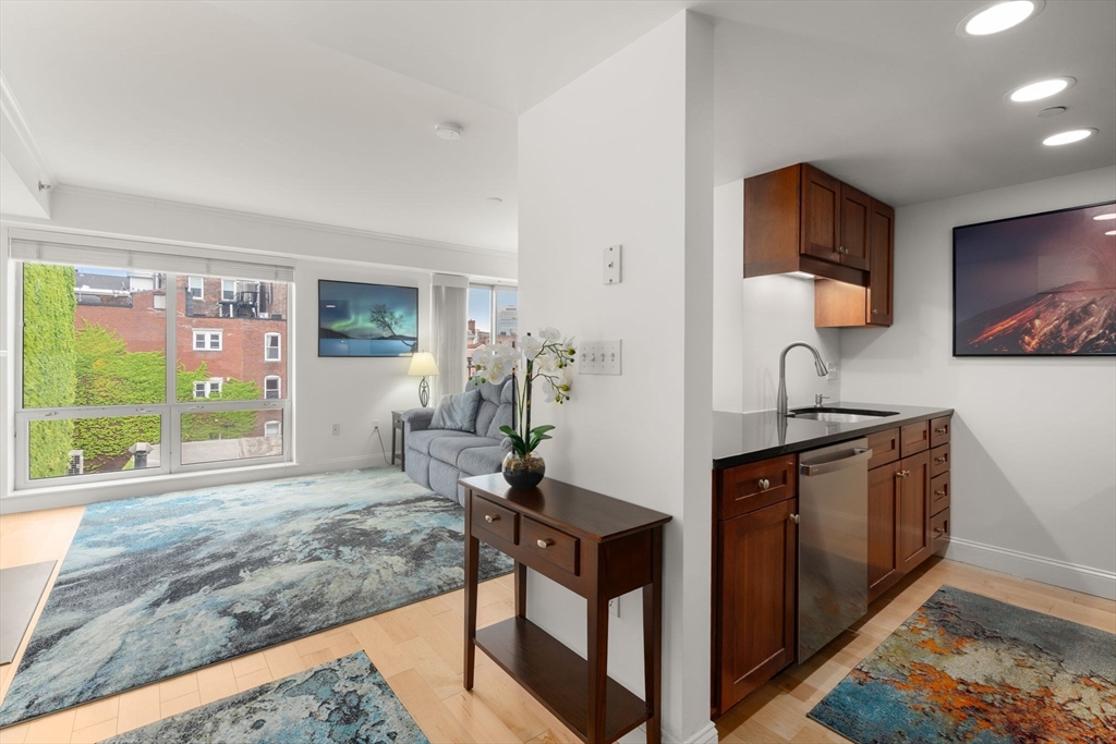 44 Prince Street # 402