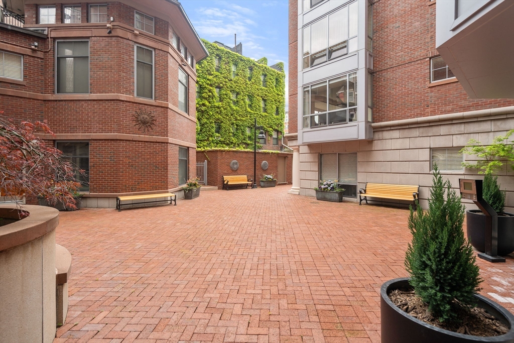 44 Prince Street # 402