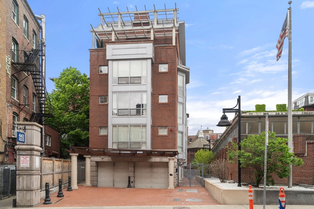 44 Prince Street # 402