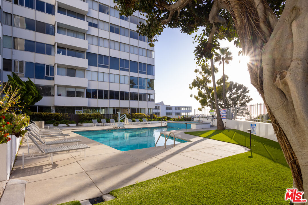 17352 W Sunset Blvd Unit: DPH4