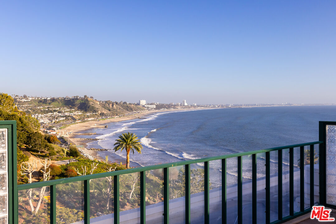 17352 W Sunset Blvd Unit: DPH4