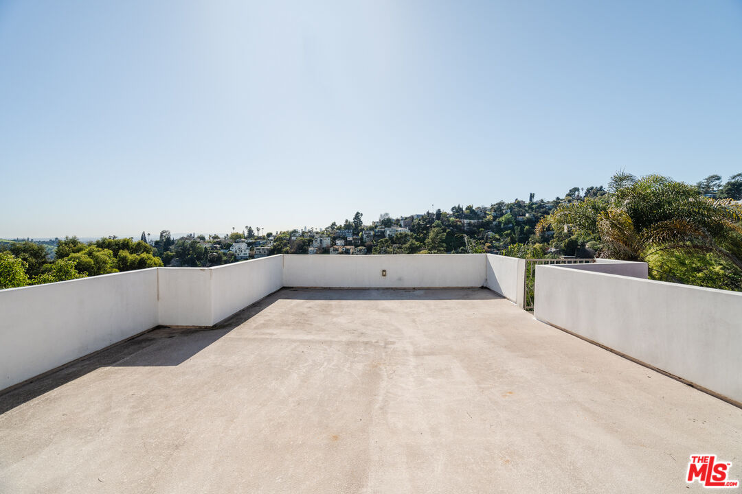567 Crane Blvd