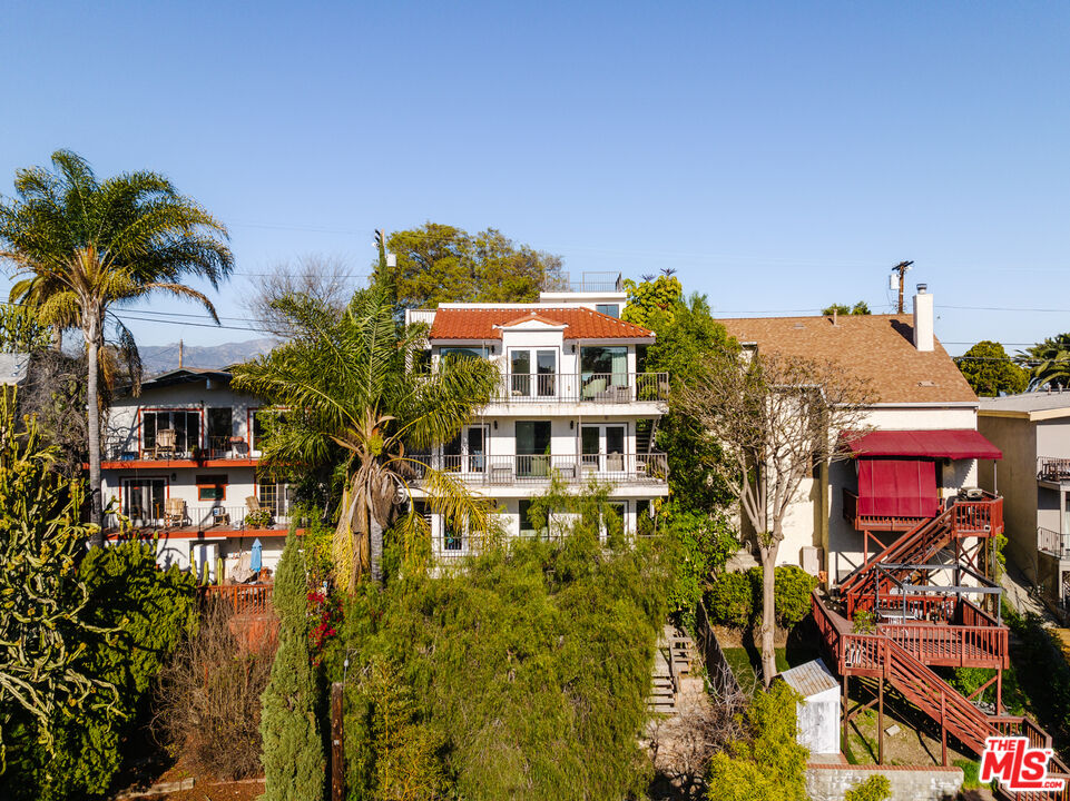 567 Crane Blvd